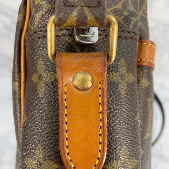 Louis Vuitton Danube MM crossbody - Picture 7 of 16